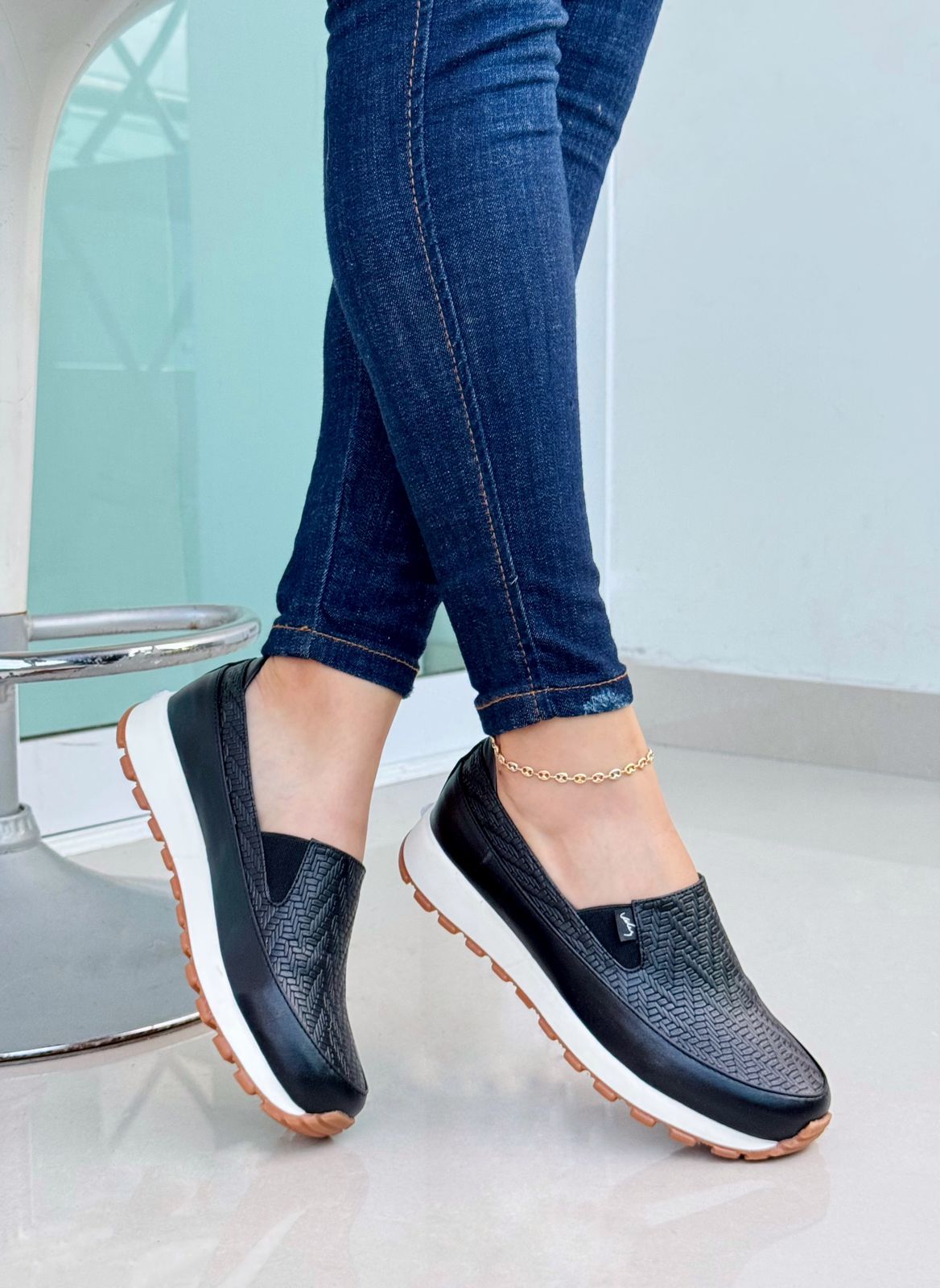 CALZADO CASUAL VELEZ